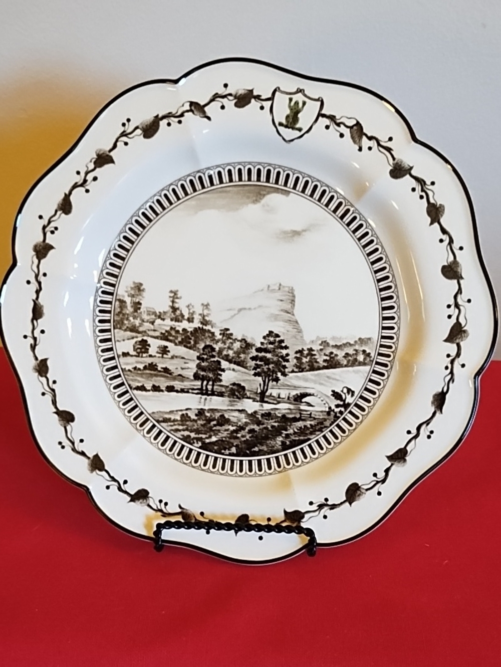 WEDGWOOD "FROG SERVICE" DESSERT PLATE, PART OF THE GENIUS COLLECTION.